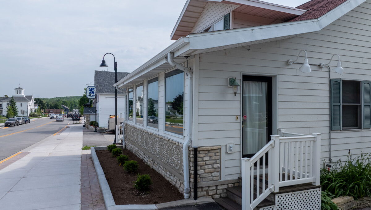 7863 Hwy 42 Egg Harbor Wisconsin Summer Ext-19