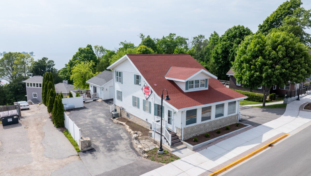 7863 Hwy 42 Egg Harbor Wisconsin Summer Ext-4