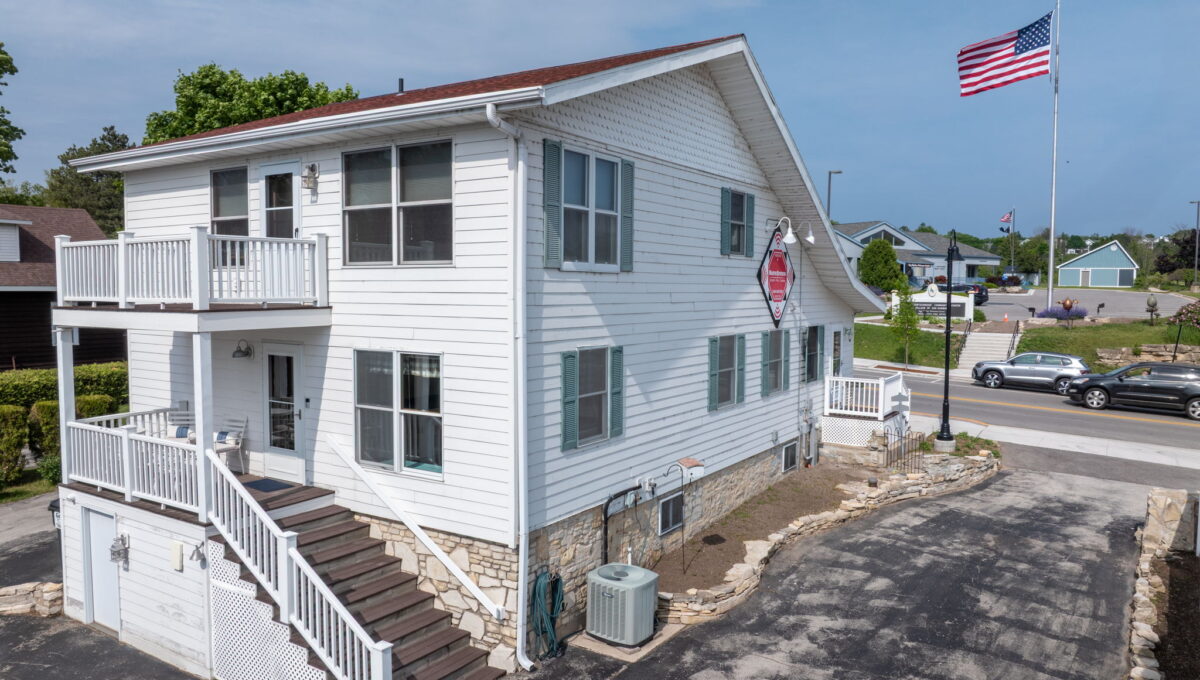 7863 Hwy 42 Egg Harbor Wisconsin Summer Ext-7